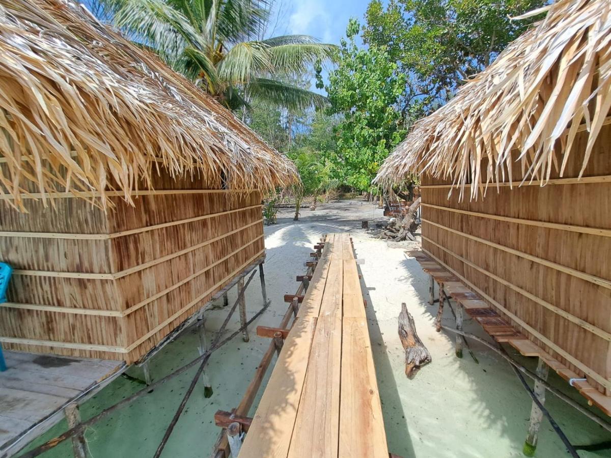 Coco Huts Guest House Waisai Extérieur photo