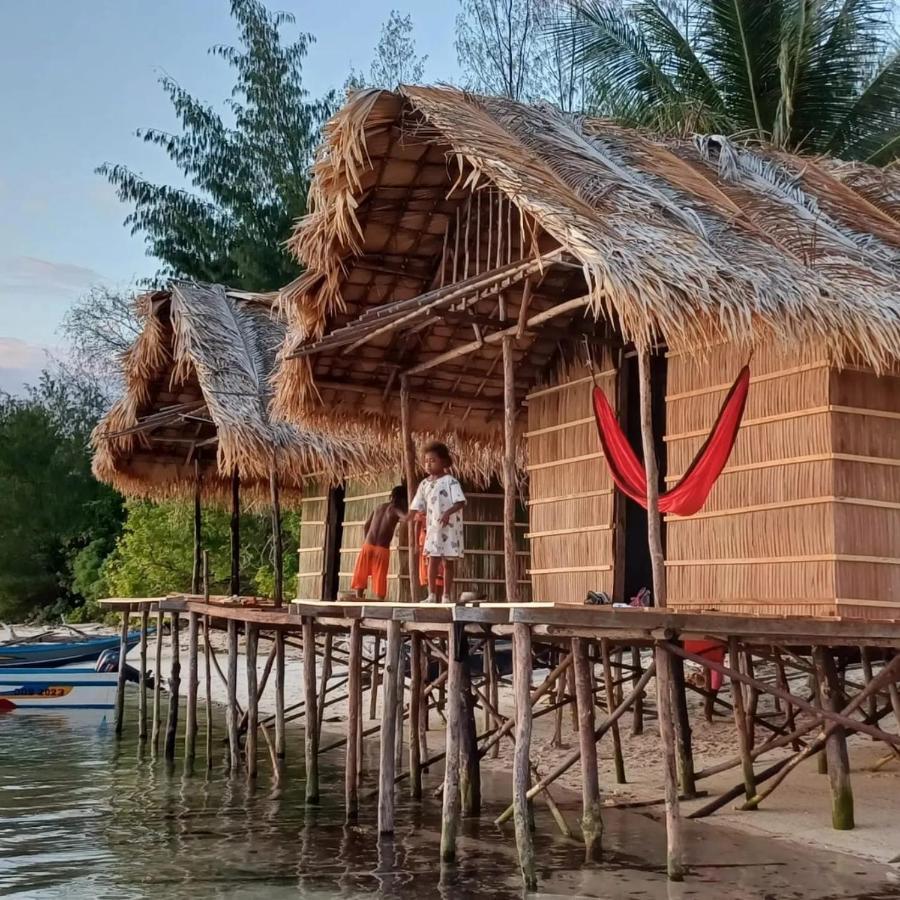 Coco Huts Guest House Waisai Extérieur photo