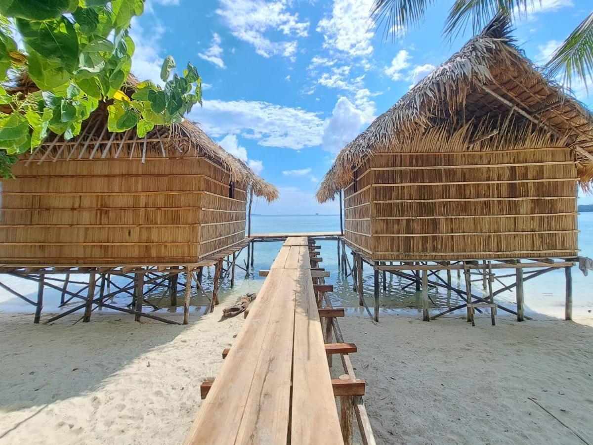 Coco Huts Guest House Waisai Extérieur photo