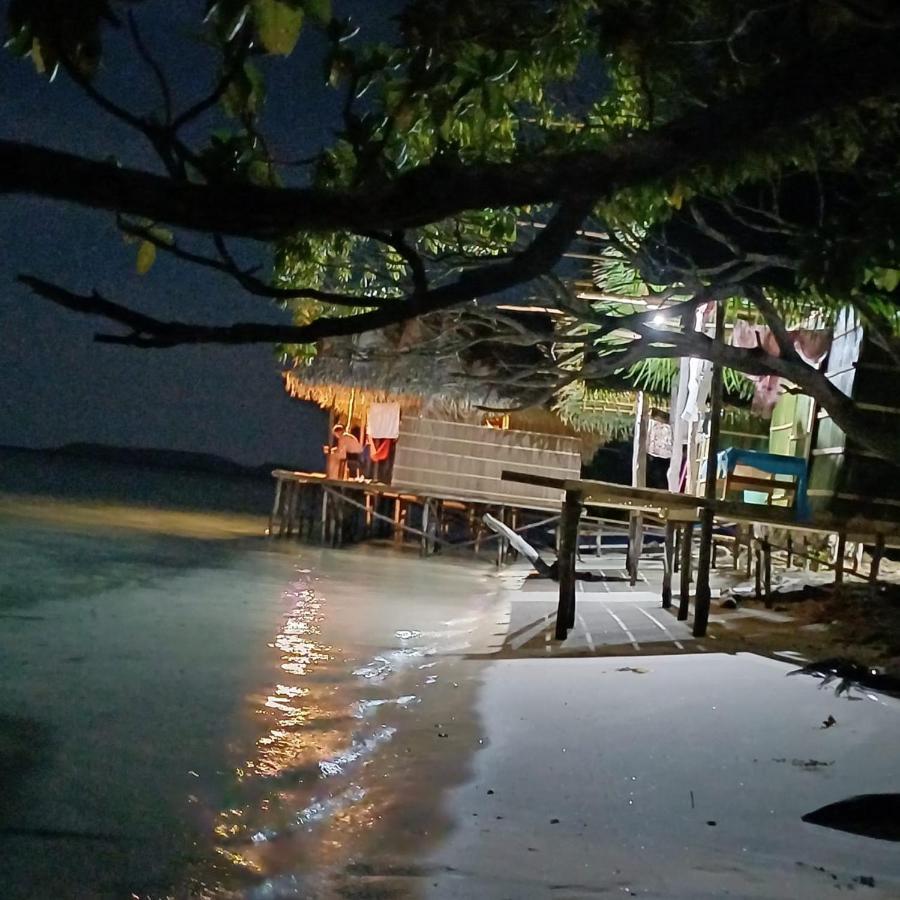 Coco Huts Guest House Waisai Extérieur photo