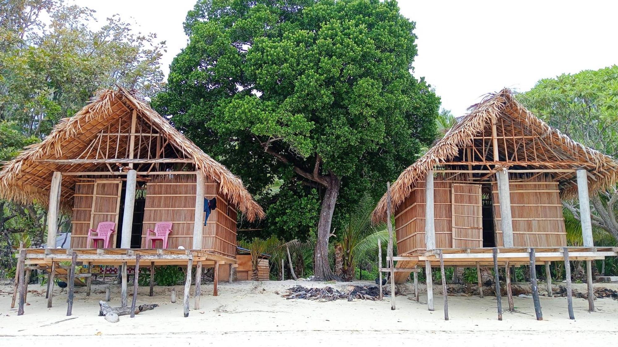 Coco Huts Guest House Waisai Extérieur photo