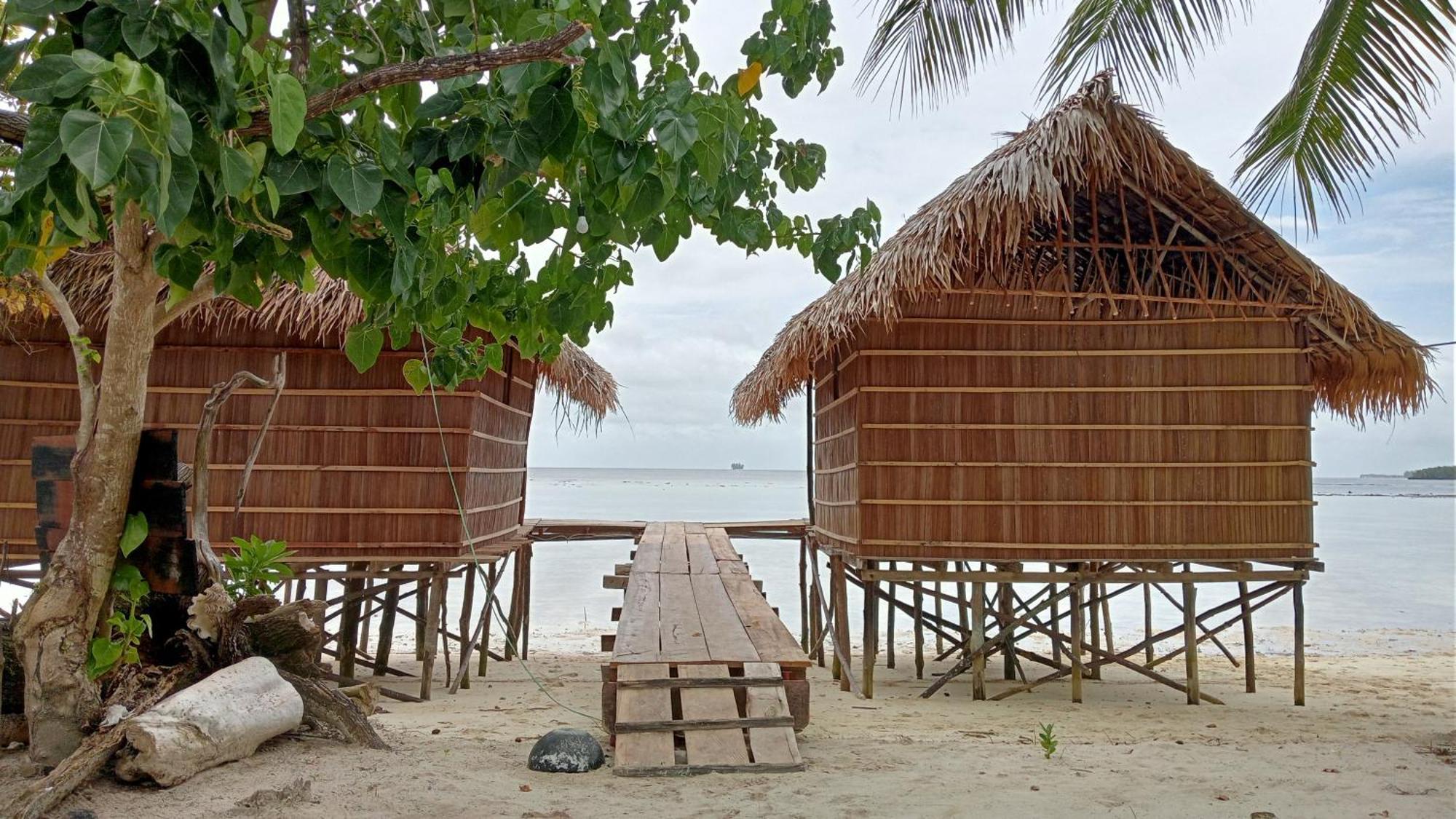 Coco Huts Guest House Waisai Extérieur photo