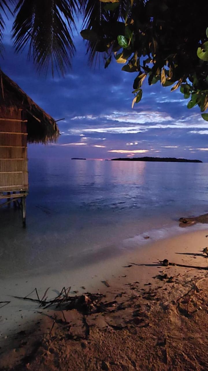 Coco Huts Guest House Waisai Extérieur photo
