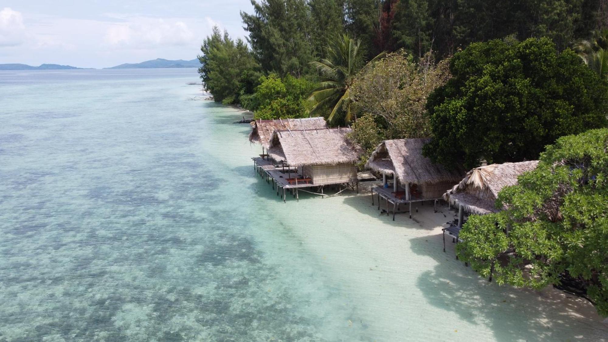 Coco Huts Guest House Waisai Extérieur photo